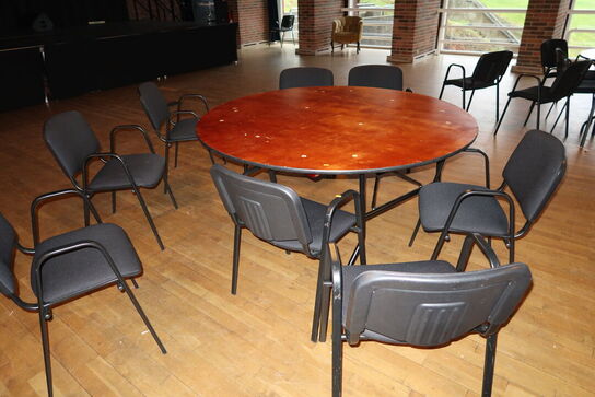 Foldebord med 8 stk. stabelstole