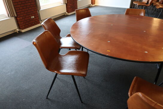 Klapbord med 7 stk. spisebordsstole