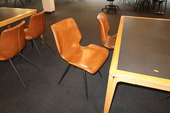 Bord MAGNUS OLESEN med 4 stk. spisebordsstole