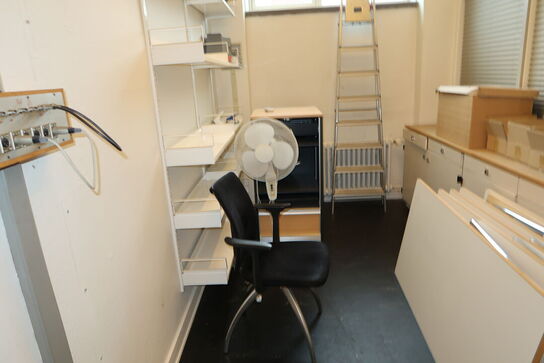 2 stk. mødestole HÅG H05 Visit, klapborde, trappestige m.m.