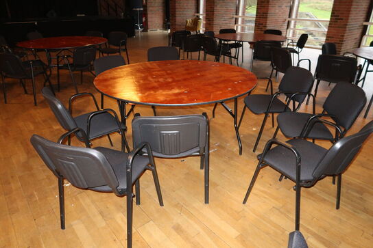 Foldebord med 8 stk. stabelstole