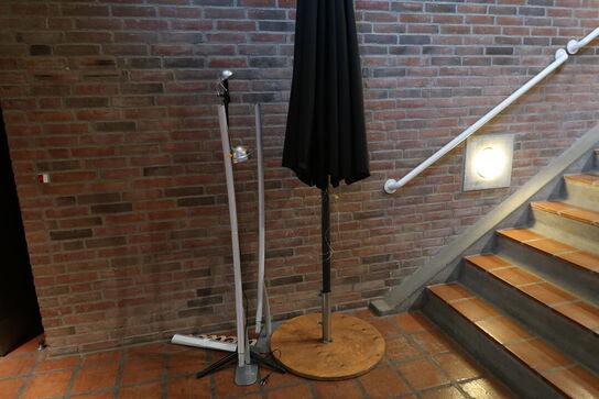 Parasol samt 2 stk. stativer