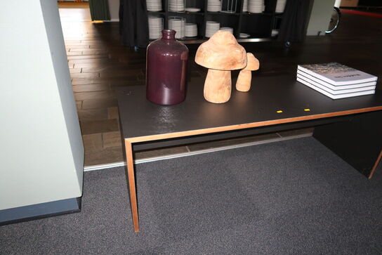 Sofabord med indhold