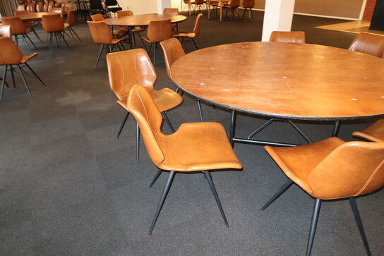 Klapbord med 8 stk. spisebordsstole