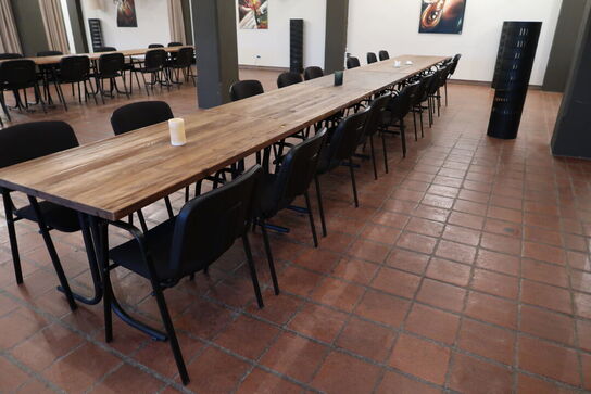 18 stk. stabelstole (borde medfølger ikke)