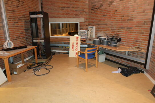 Div. Stole, borde, forstærker CROWN XLS2000 m.m.