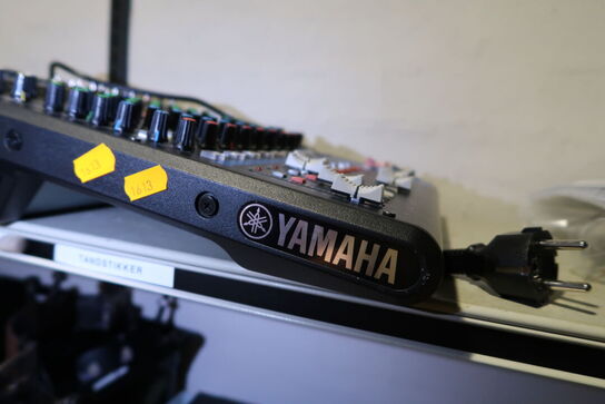 Mixer YAMAHA MG12