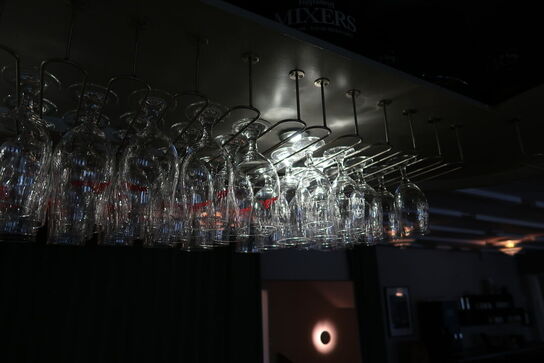 Div. Vinglas, shotsglas, salt/peberkværn, ølkander m.m.