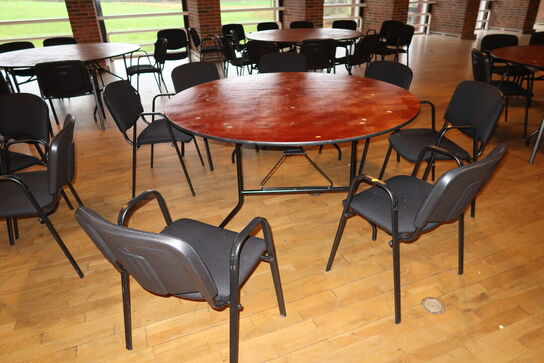 Foldebord med 7 stk. stabelstole