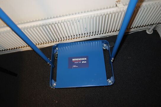 2 stk. stativer BERENDSEN samt div. Lagerreoler med indhold