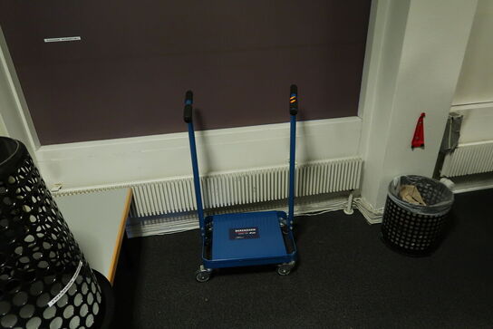 2 stk. stativer BERENDSEN samt div. Lagerreoler med indhold