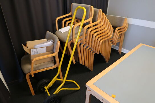 3 stk. borde samt 14 stk. stabelstole