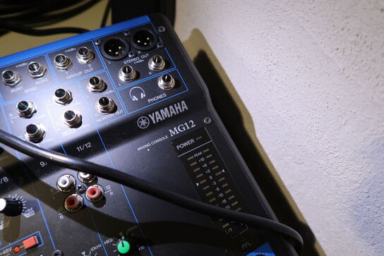 Mixer YAMAHA MG12