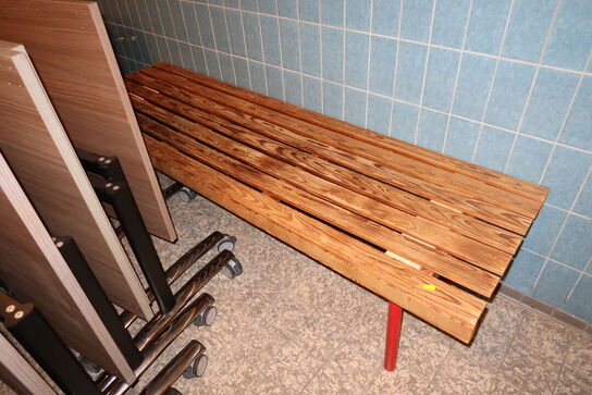 3 stk. bænke samt bord