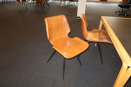 Bord MAGNUS OLESEN med 4 stk. spisebordsstole