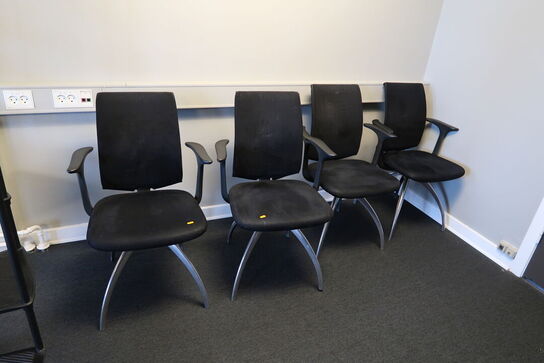 Bord MAGNUS OLESEN med 6 stk. mødestole HÅG H05 Visit