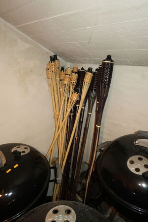 Div. Julepynt, grillstarter, havestole (grill weber medfølger ikke)