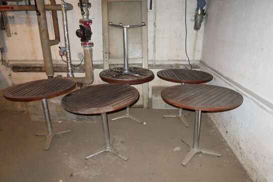 9 stk caféborde samt 20 stk. stabelstole