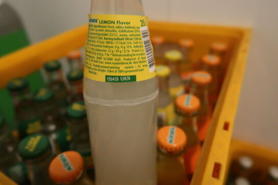 4 kasser sodavand PEPSI, FAXE KONDI m.fl.