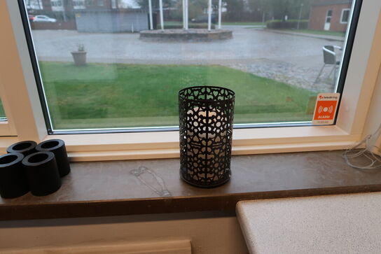 Skilt, gavepapir, vaser m.m.