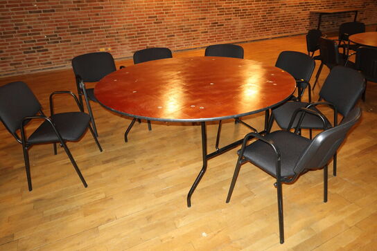 Foldebord med 7 stk. stabelstole