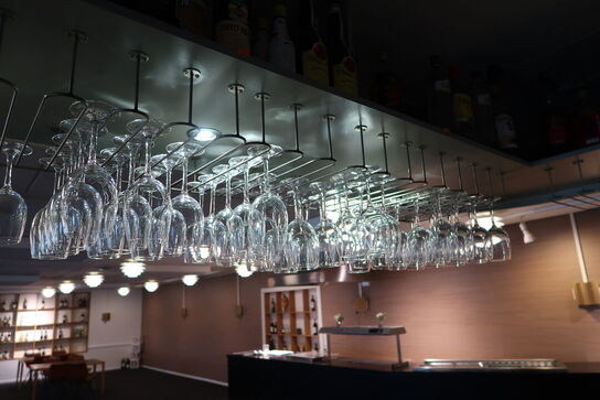 Div. Vinglas, shotsglas, salt/peberkværn, ølkander m.m.