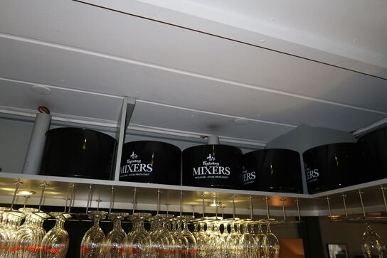 Div. Vinglas, shotsglas, salt/peberkværn, ølkander m.m.