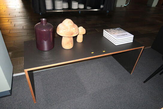 Sofabord med indhold