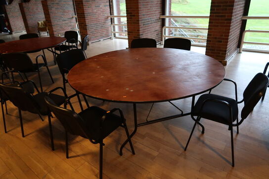 Foldebord med 7 stk. stabelstole