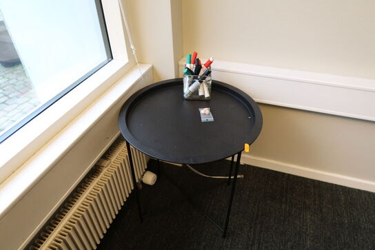 Reol, 2 stk. whiteboards samt sidebord