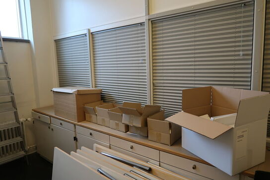 2 stk. mødestole HÅG H05 Visit, klapborde, trappestige m.m.