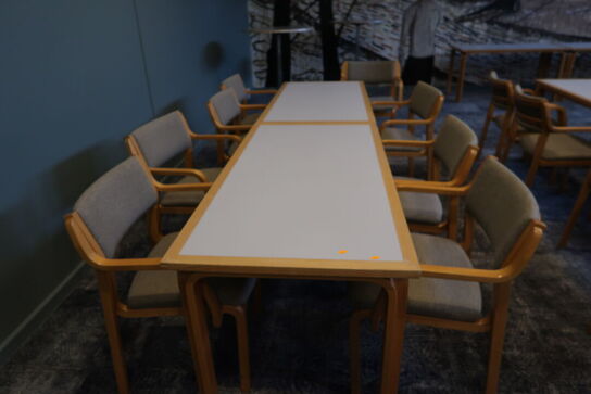 2 stk. borde MAGNUS OLESEN med 8 stk. spisebordsstole