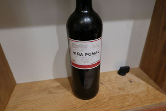 Div. Vinflasker samt skulptur m.m.