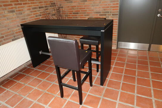 Barbord med 2 stk. barstole
