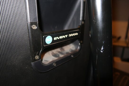 2 stk. højtalere RCF Event 3000 med stativer