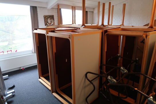 7 stk. stole samt 17 stk. borde MAGNUS OLESEN