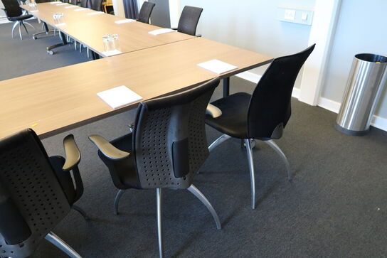 2 stk. foldeborde med 6 stk. mødestole HÅG H05 Visit (3 med armlæn, 3 uden)