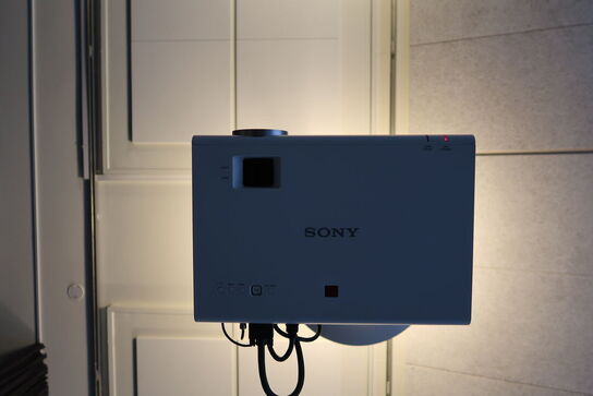 Lærred med 2 stk. højtalere samt Projektor SONY WX GA VPL EW255