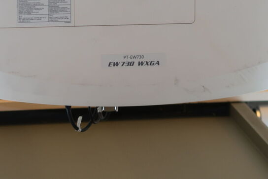 Projektor PANASONIC PT-EW730