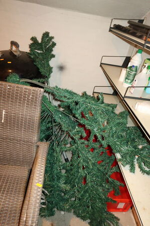 Div. Julepynt, grillstarter, havestole (grill weber medfølger ikke)