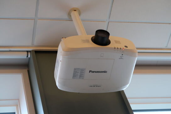 Projektor PANASONIC PT-EW730