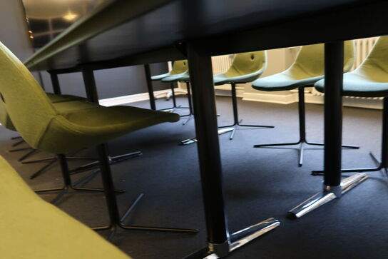 Mødebord med 15 stk. mødestole