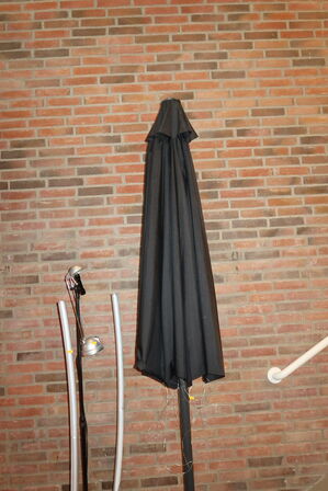 Parasol samt 2 stk. stativer