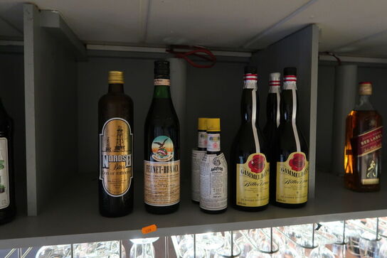 Ca. 50 flasker spiritus (nogle kan være åbne)