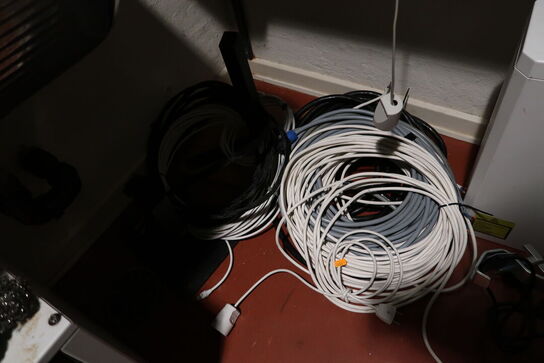 Div. Kabler samt forlængerledninger