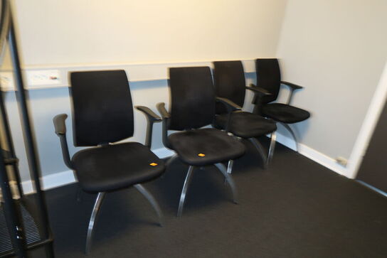 Bord MAGNUS OLESEN med 6 stk. mødestole HÅG H05 Visit