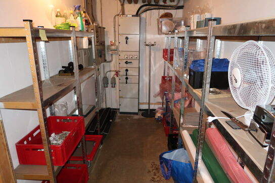 Div. Lagerreoler med indhold