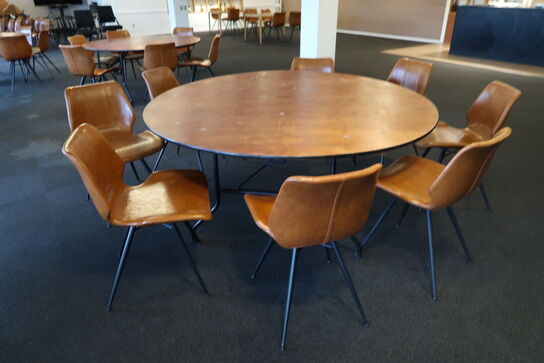 Klapbord med 8 stk. spisebordsstole