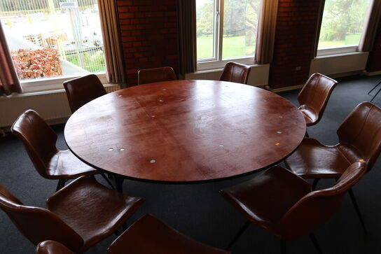 Klapbord med 9 stk. spisebordsstole