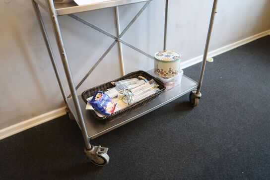 Opbevaringsvogn med indhold